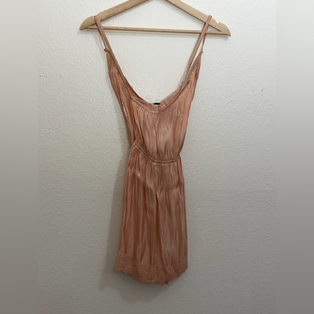Lulus Rose Gold Metallic Plisse Romper - v Neck Lace Trim Lingerie Sz Medium NWT - Picture 3 of 7